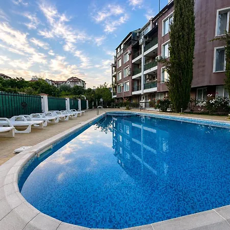 Lifestyle 1 Ap - Pool And Piece Napospart